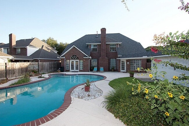 Building Photo - 1615 Greenleaf Oaks Dr