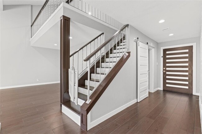 Building Photo - 22435 Elsinore Dr