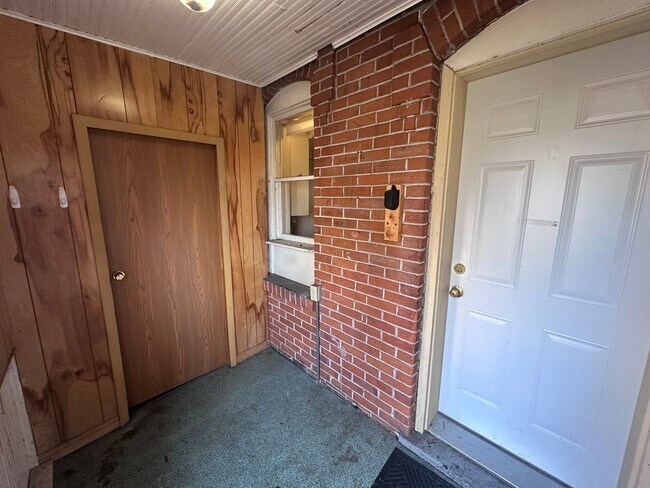 Building Photo - 315 N 2nd Ave