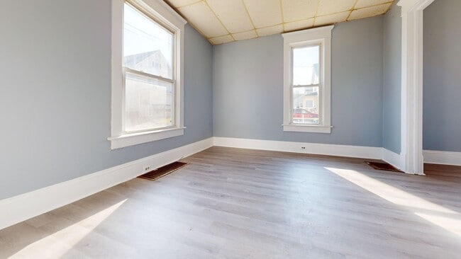 Building Photo - 3 bedroom in Mansfield, small yard