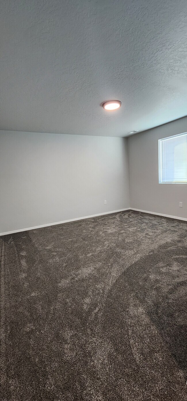 Building Photo - 409 Hildago Wy