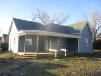 Building Photo - 3 Bed/2 Bath Home