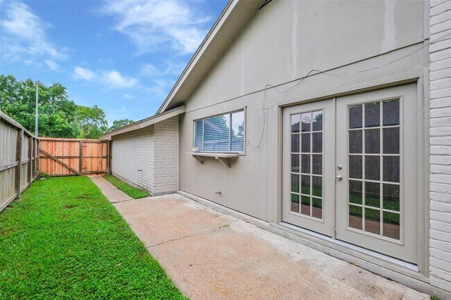 Building Photo - 4511 Ravine Dr