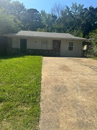 Building Photo - 3004 Walker St