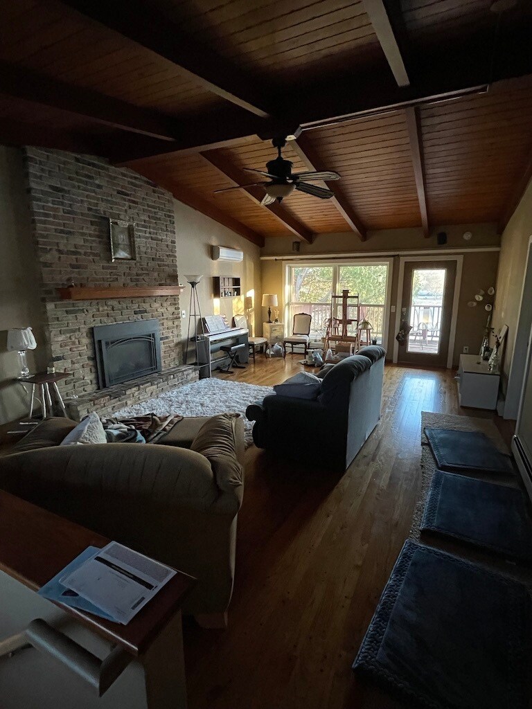 Building Photo - 136 14th St NE