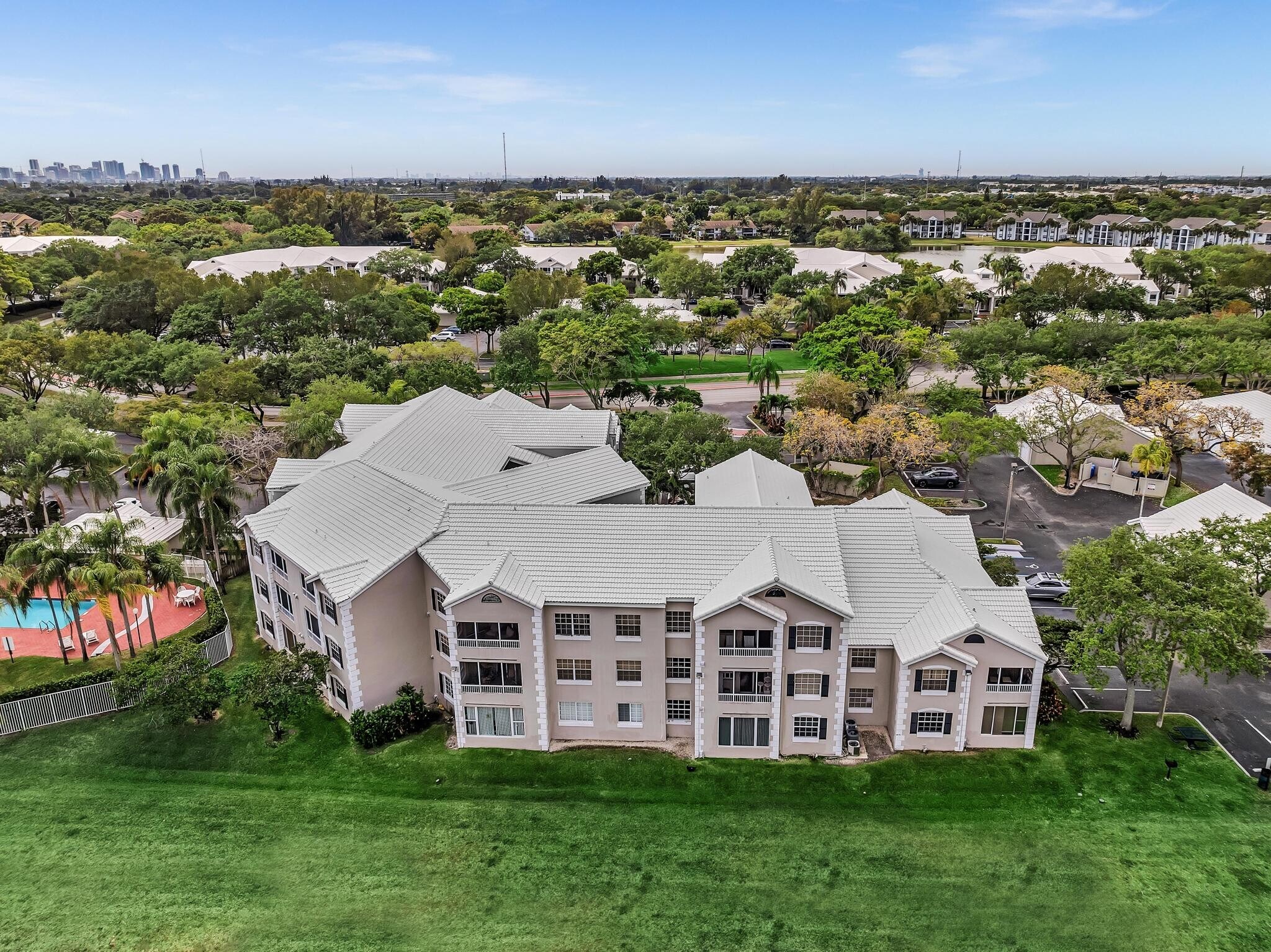 Building Photo - 2881 N Oakland Forest Dr