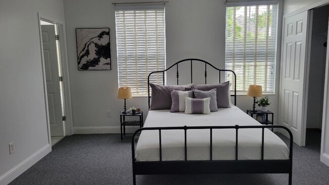 Building Photo - 250 N 21st St