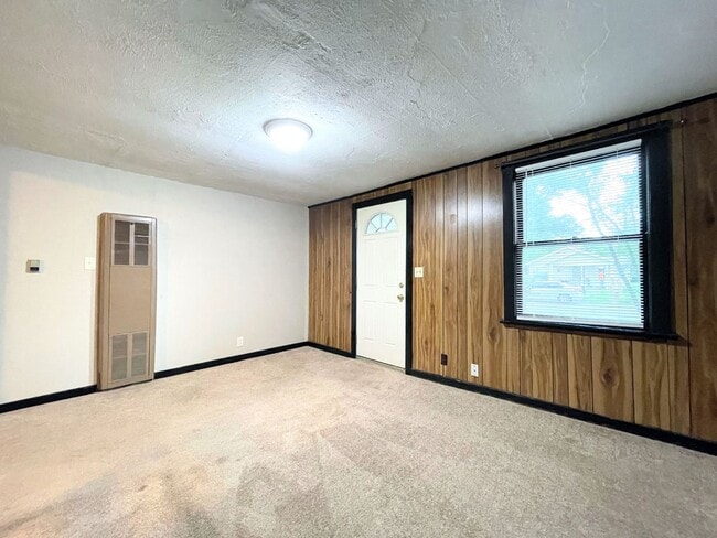 Building Photo - Affordable Two Bedroom