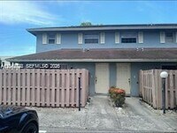 Building Photo - 1000 Cypress Way E