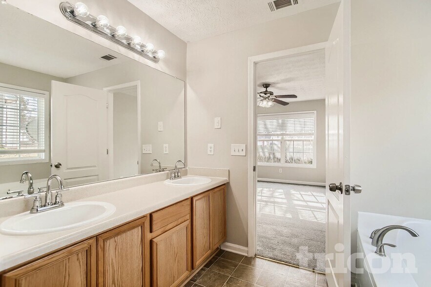 Building Photo - 35 Trelawney Ln