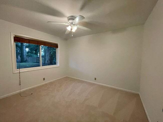 Building Photo - Classic 3 Bedroom 1.5 Bathroom Ranch House in Beaverton!! Great Yard! Cedar Hills~Cedar Mill Nort...