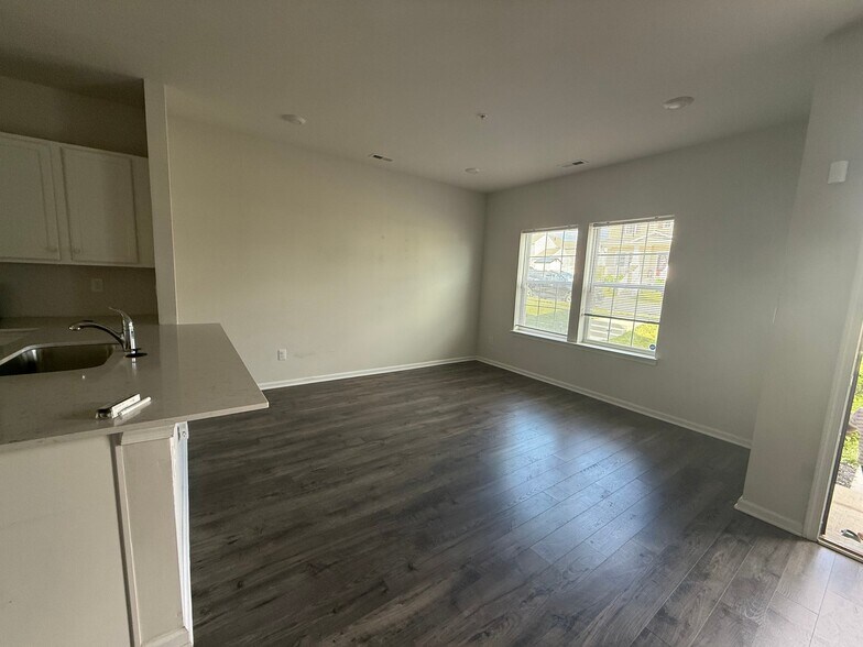 Building Photo - 392 Trego Avenue