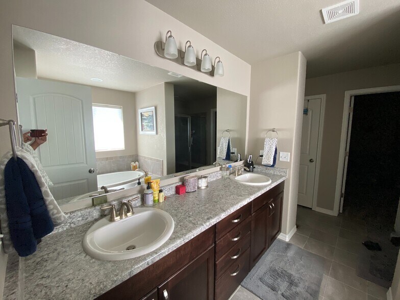 Building Photo - 7451 Thorn Brush Way