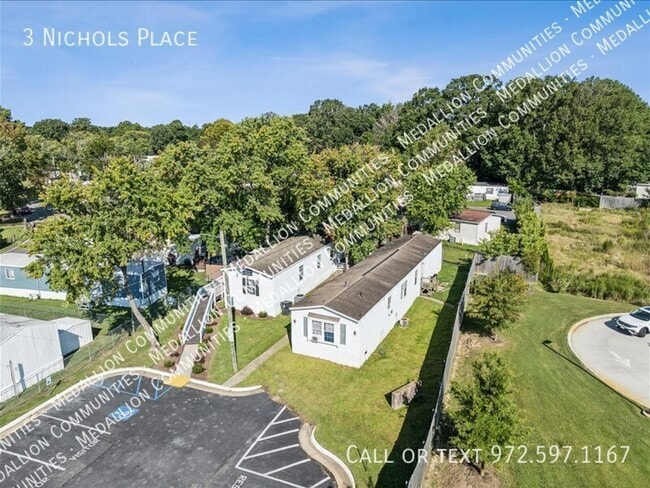 Building Photo - 3 Nichols-