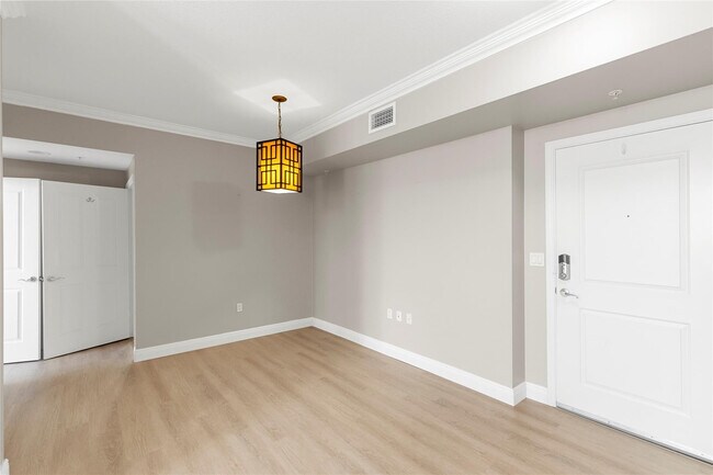 Building Photo - 511 SE 5 Ave