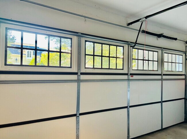 Building Photo - 19 Thermos Ave
