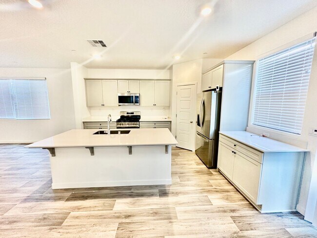 Building Photo - Newly-Built NextGen 5 bed 3.5 bath Lennar ...
