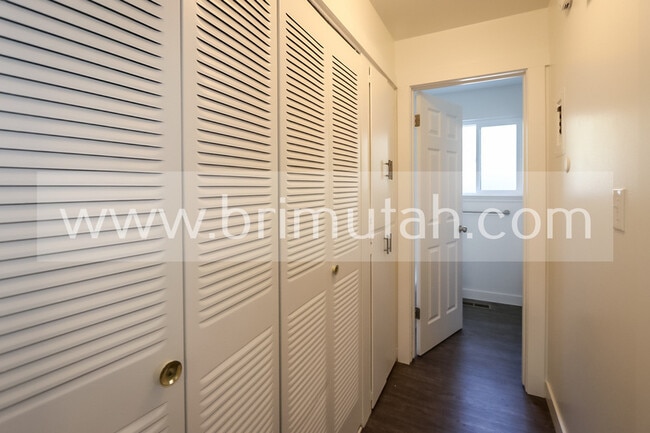 Building Photo - 5 W 300 N