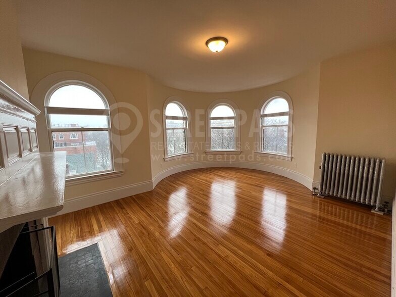 Building Photo - 2 Ware St