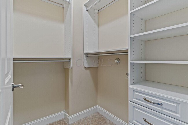 Building Photo - 953 Ingleside Ave