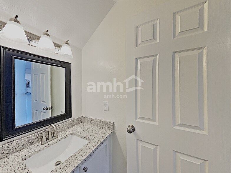 Building Photo - 16194 W Shangri La Rd