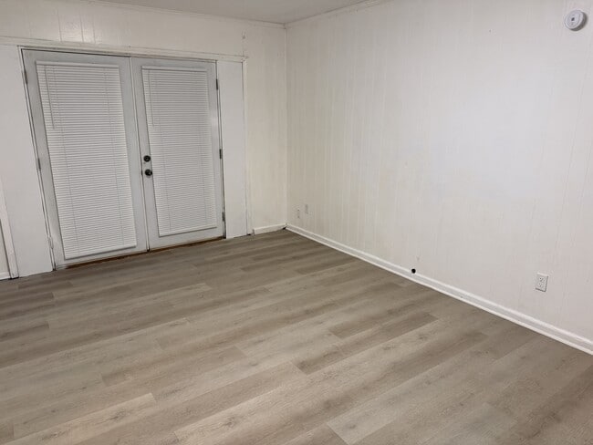 Building Photo - 3633 Woodley Rd