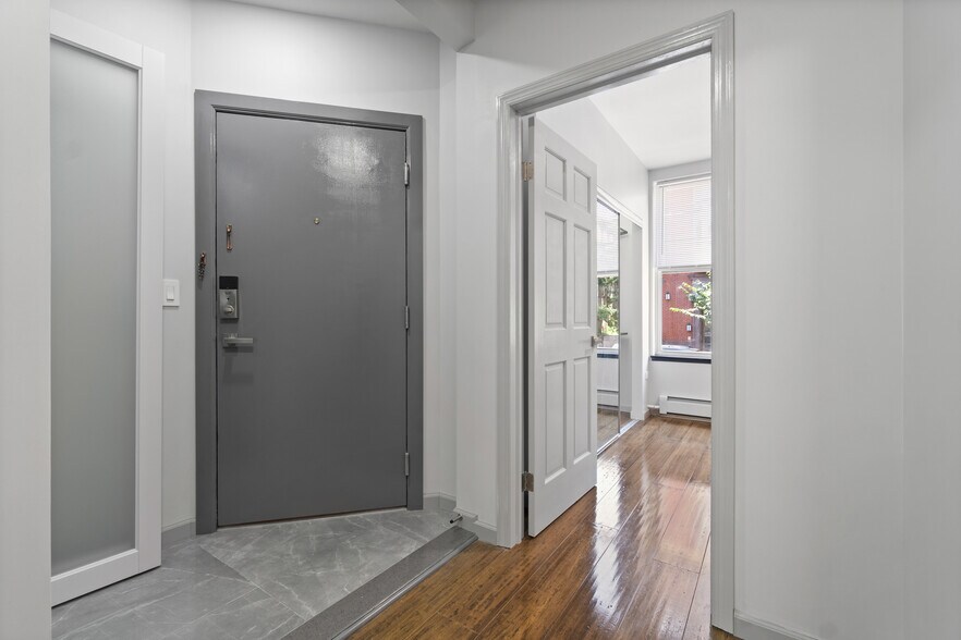 Primary Photo - 232 1st St
