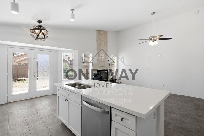 Building Photo - 4622 E Summerhaven Dr
