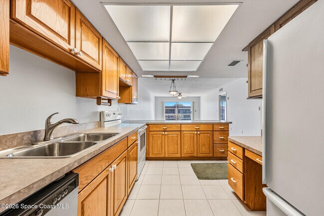 Building Photo - 2135 N Courtenay Pkwy