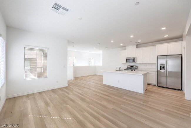 Building Photo - 600 N Carriage Hill Dr