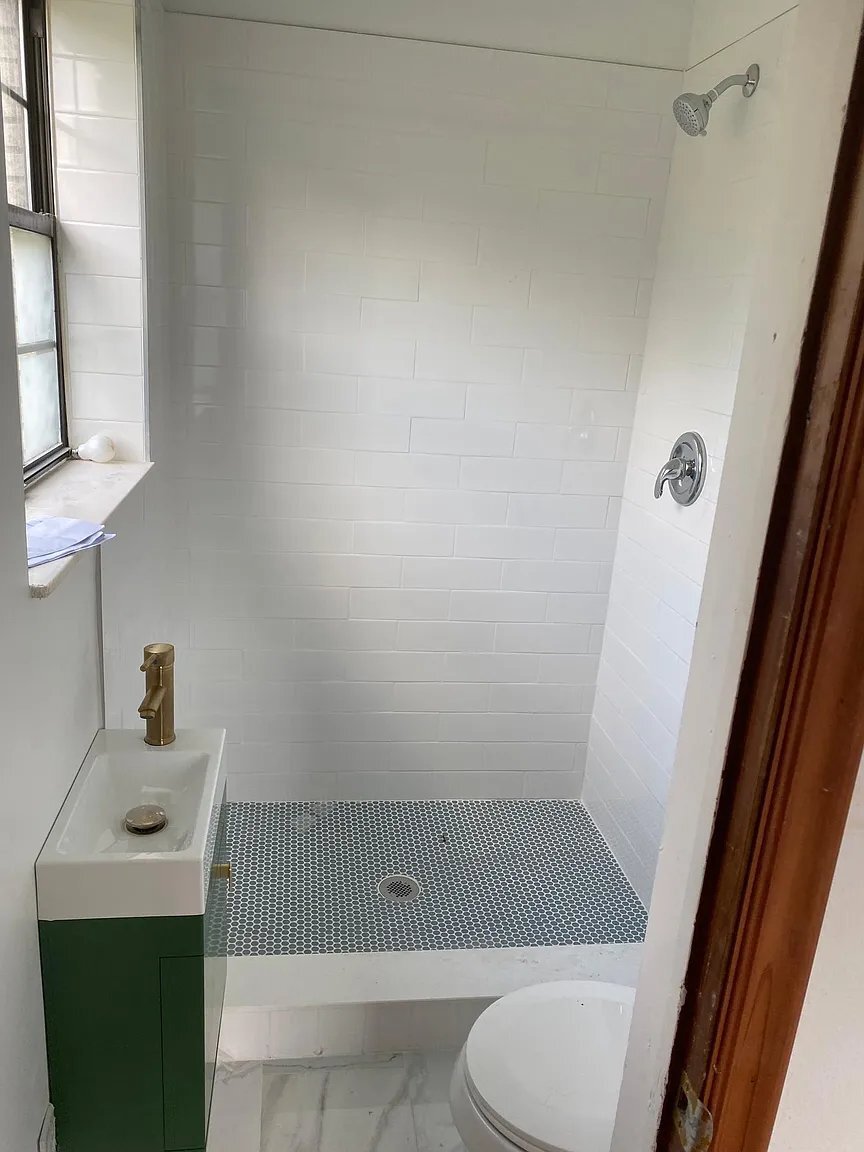 Building Photo - 2107 Lou Dr W