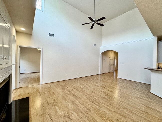 Building Photo - 3-Bedoom 1-Story Condo In Eagle Pointe! St...