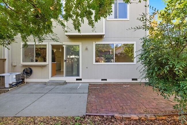 Building Photo - 209 Valley Oak Plaza