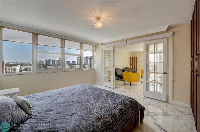 Building Photo - 2030 S Ocean Dr