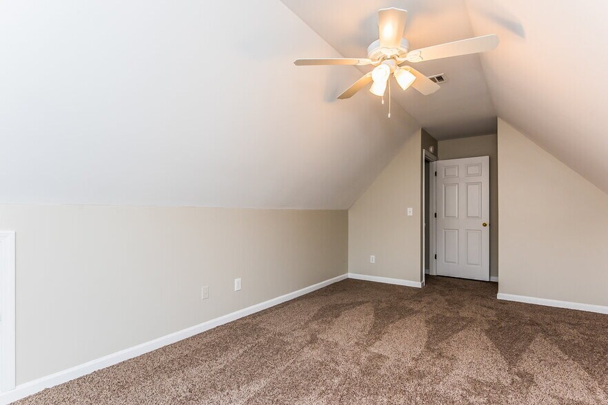 Building Photo - 411 Azalea Cove