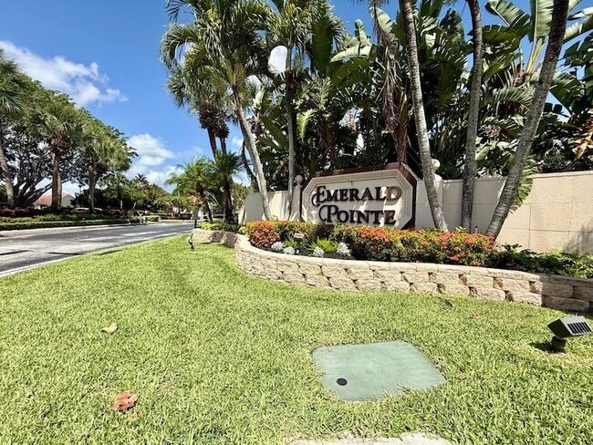 Building Photo - 7922 Sandy Pointe Dr