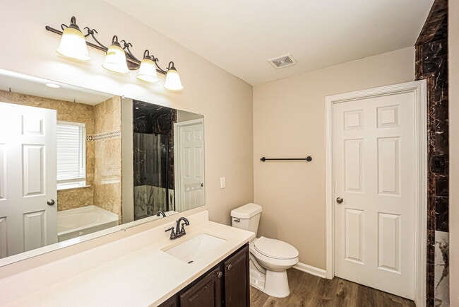 Building Photo - 2080 Valley Creek Dr