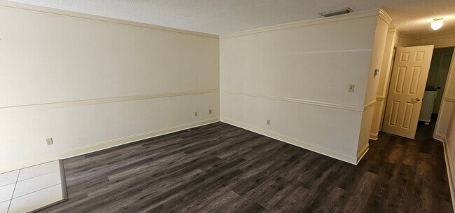 Building Photo - Riverfront Community with Resort Ammenities. 2/2 second Floor.