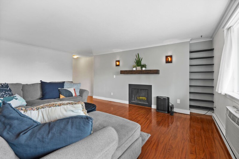 Building Photo - 844 W Cliff Dr