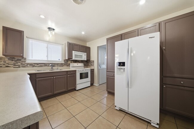 Building Photo - MODERN, meticulously maintained 4 bedroom/2 Bath Ranch - INCLUDES LANDSCAPING!