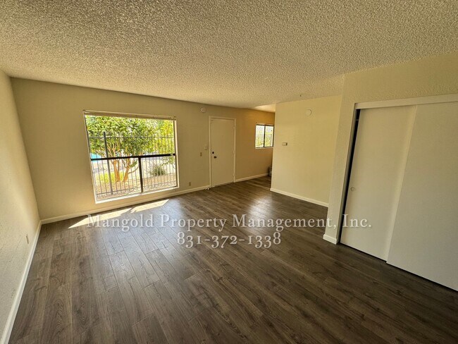 Building Photo - Newly Remodeled Downstairs Two Bedroom Condo