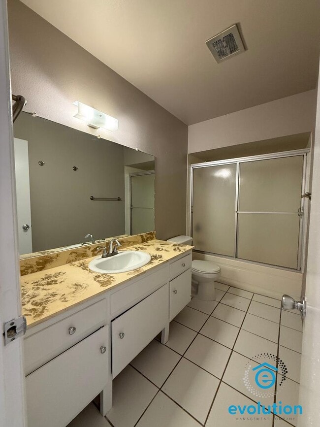 Building Photo - 332 Compton St