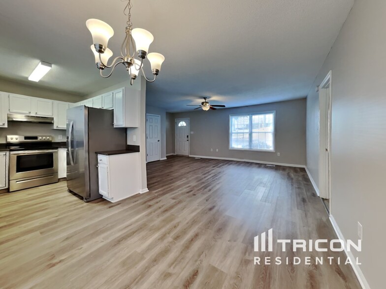 Building Photo - 3008 Brittany Dr