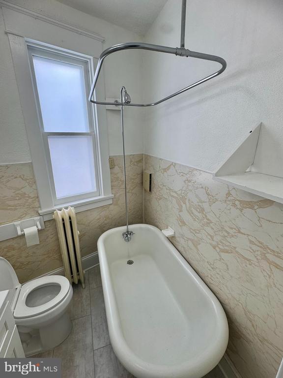 Building Photo - 112 E 3rd St