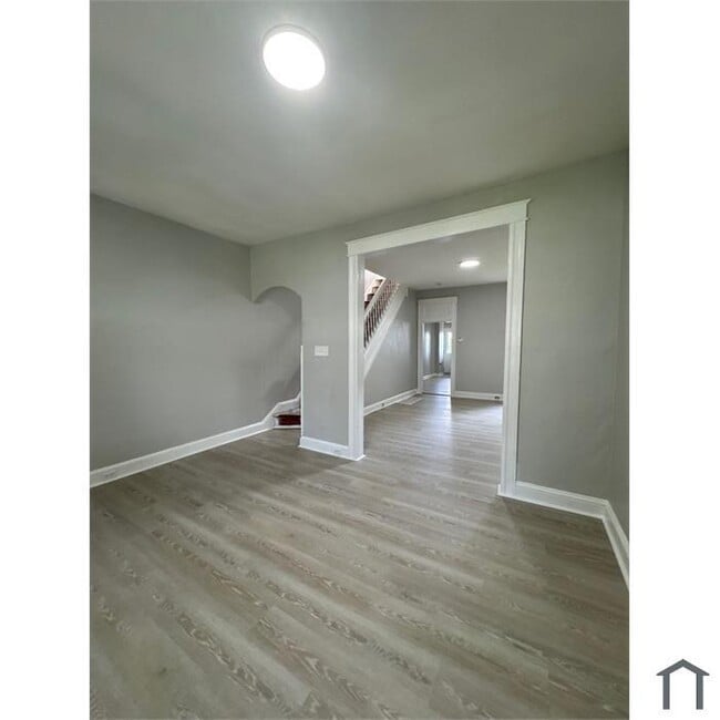 Building Photo - 3 Bedroom Rehabbed