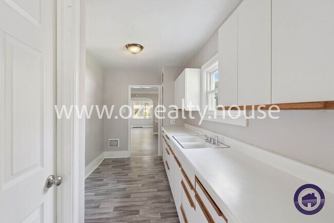 Building Photo - 1263 Crestwood Rd