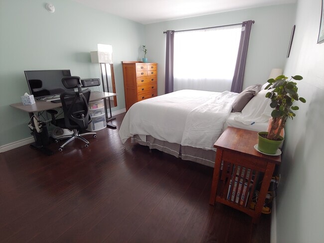 Building Photo - 5403 Newcastle Ave