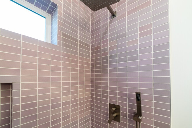 Building Photo - 4369 Rosewood Ave