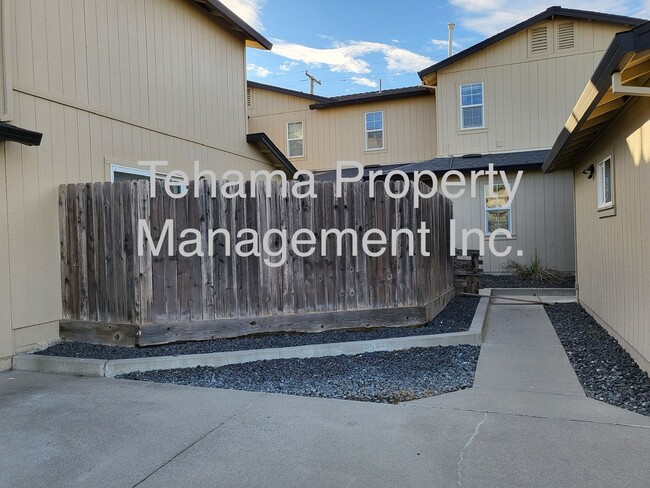 Building Photo - 2 Bedroom  1.5 Bath Townhouse in Orland