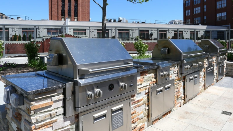 Building Photo - 353 W Hubbard St